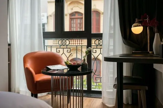 Luxury Oda (City View Window)