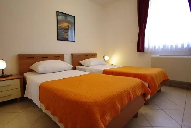 Tek Büyük veya İki Ayrı Yataklı Oda, Balkon