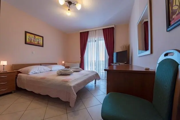 Tek Büyük veya İki Ayrı Yataklı Oda, Balkon