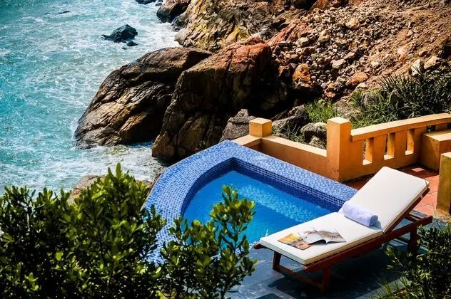 Villa (Private Bay)