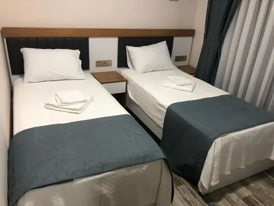 Classic İki Tek Yataklı Oda, Marina Manzaralı, Fransız Balkonlu