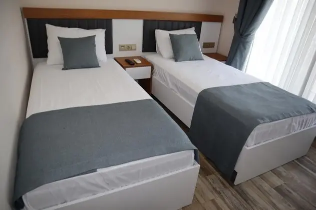 Classic İki Tek Yataklı Oda, Marina Manzaralı, Fransız Balkonlu