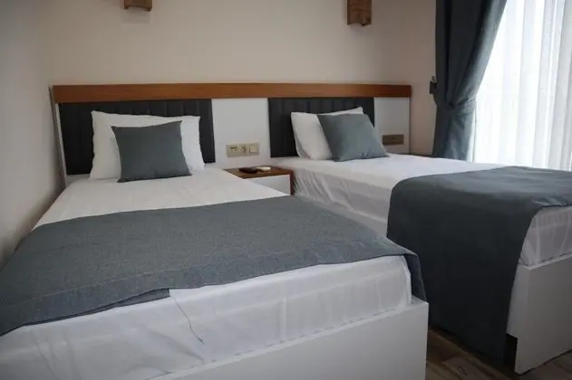 Classic İki Tek Yataklı Oda, Marina Manzaralı, Fransız Balkonlu