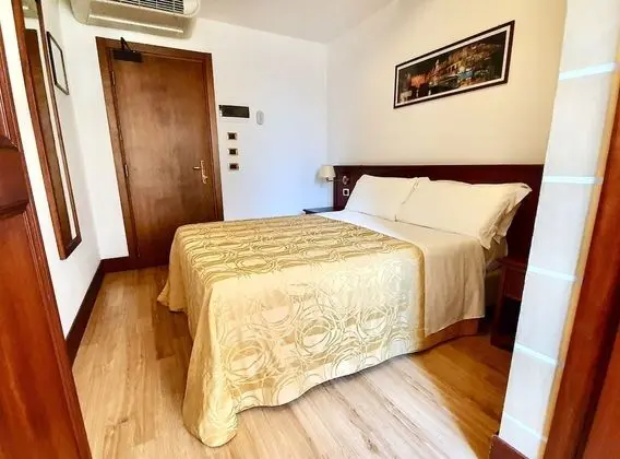 Economy Tek Büyük Yataklı Oda