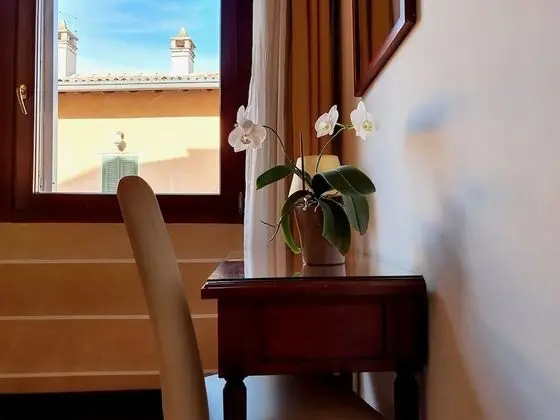 Tek Büyük veya İki Ayrı Yataklı Oda (with extra bed)