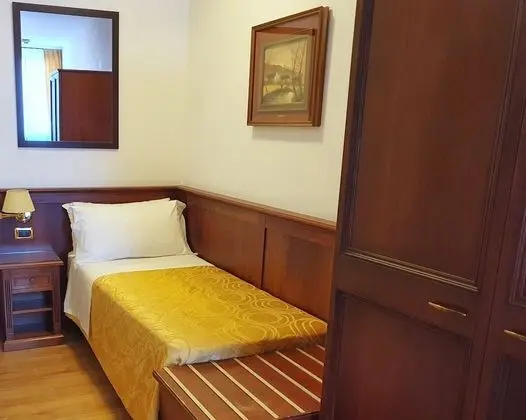 Tek Büyük veya İki Ayrı Yataklı Oda (with extra bed)