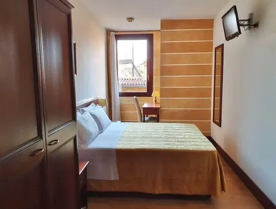 Tek Büyük veya İki Ayrı Yataklı Oda (with extra bed)