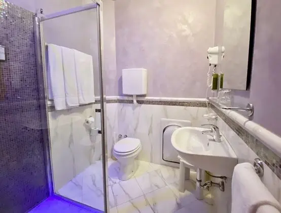 Tek Büyük veya İki Ayrı Yataklı Oda (with extra bed)