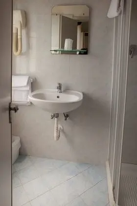 Standard Üç Kişilik Oda