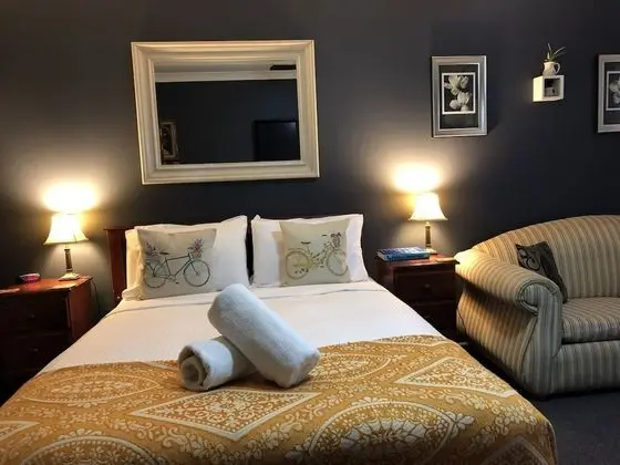Standard Oda, Sigara İçilmez (Motel Queen Room)