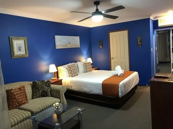 Standard Oda, Sigara İçilmez (Motel Queen Room)