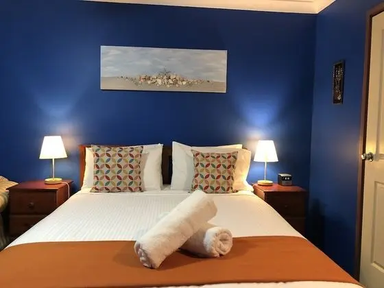 Standard Oda, Sigara İçilmez (Motel Queen Room)