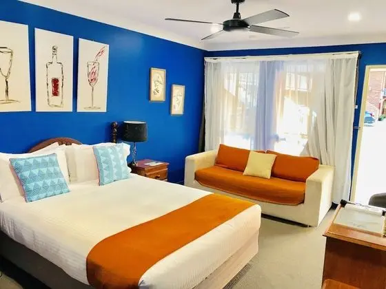 Standard Oda, Sigara İçilmez (Motel Queen Room)