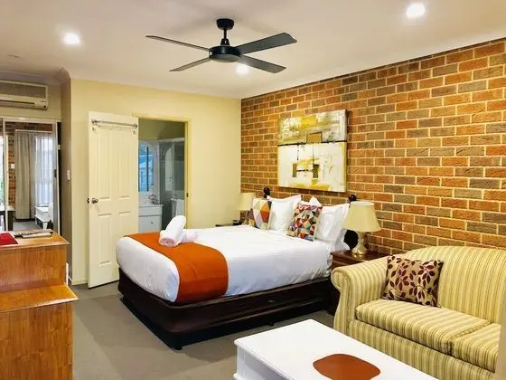 Standard Oda, Sigara İçilmez (Motel Queen Room)