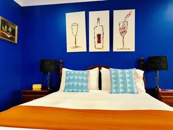 Standard Oda, Sigara İçilmez (Motel Queen Room)