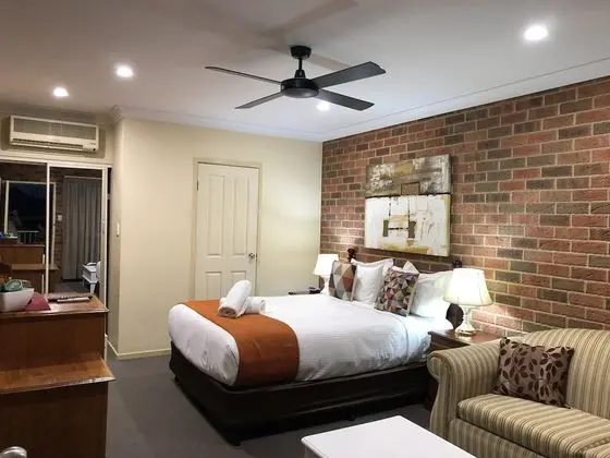 Standard Oda, Sigara İçilmez (Motel Queen Room)