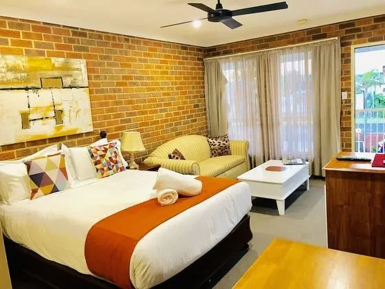 Standard Oda, Sigara İçilmez (Motel Queen Room)