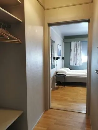 Basic Tek Büyük Yataklı Oda, 1 Büyük (Queen) Boy Yatak