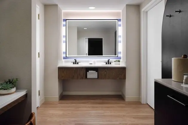 Oda, 1 En Büyük (King) Boy Yatak (Mobility/Hearing Accessible, Tub)