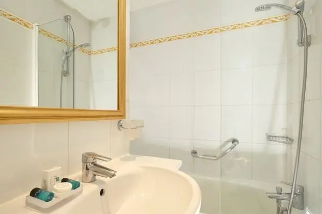 Tek Büyük veya İki Ayrı Yataklı Oda, 2 Yatak Odası