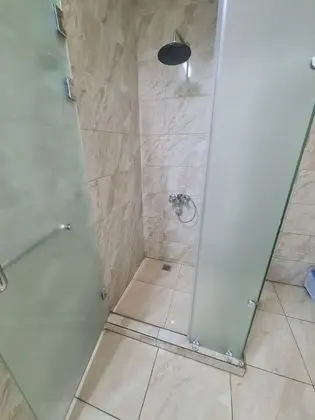 Üç Kişilik Oda (shared bathroom )