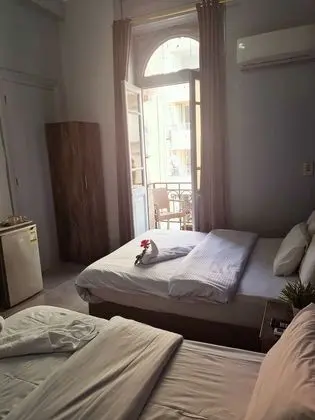 Üç Kişilik Oda (shared bathroom )