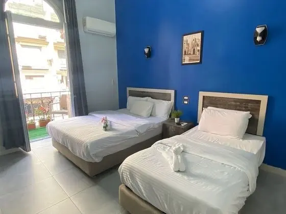 Üç Kişilik Oda (shared bathroom )