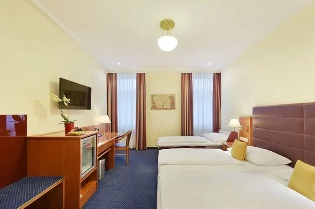 Premium Üç Kişilik Oda, Avlu Manzaralı