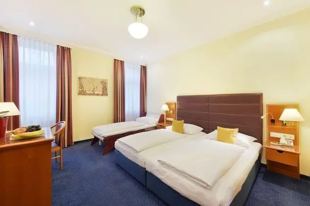 Premium Üç Kişilik Oda, Avlu Manzaralı