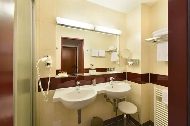 Premium Üç Kişilik Oda, Avlu Manzaralı