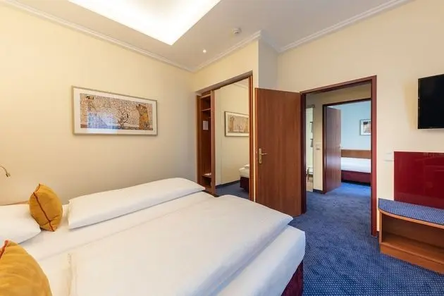 Premium Üç Kişilik Oda, Avlu Manzaralı