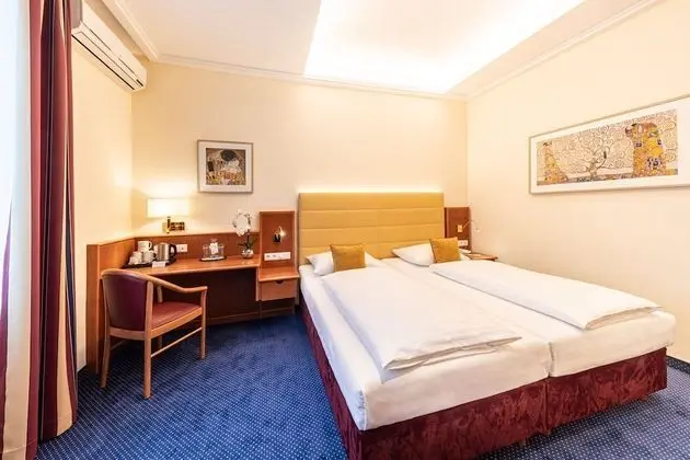 Premium Üç Kişilik Oda, Avlu Manzaralı
