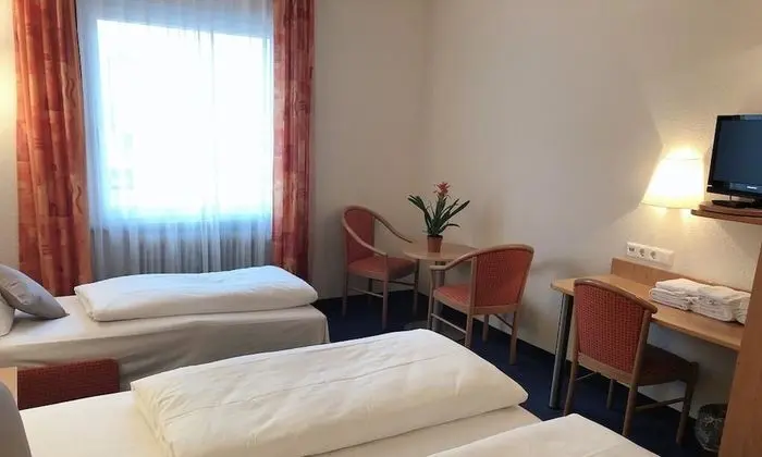 Üç Kişilik Oda