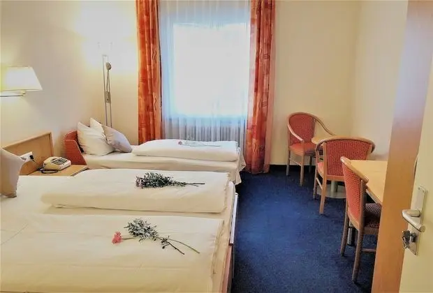 Üç Kişilik Oda