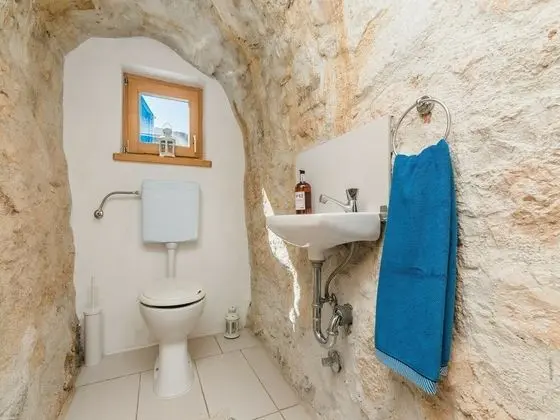 Ev