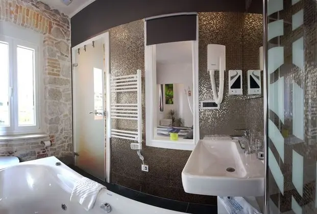 Deluxe Double or Twin Room, Jetted Tub (Annex)