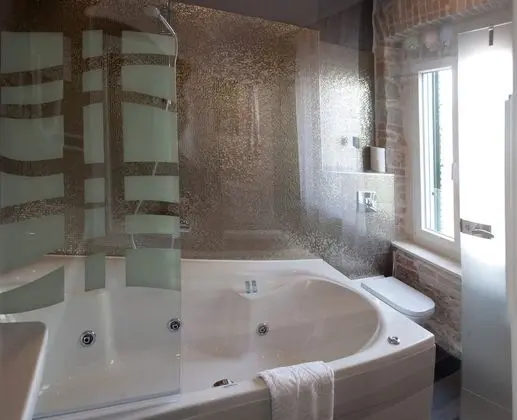 Deluxe Double or Twin Room, Jetted Tub (Annex)