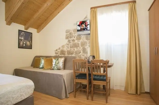 Romantic Tek Büyük Yataklı Oda