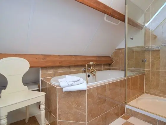 Ev