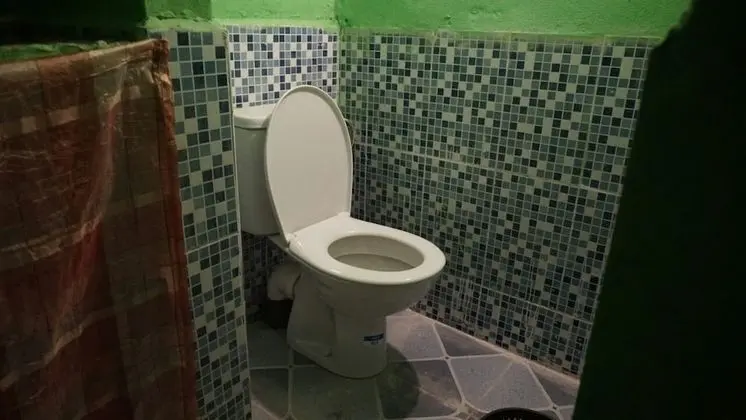 Tek Büyük veya İki Ayrı Yataklı Oda, Ortak Banyo