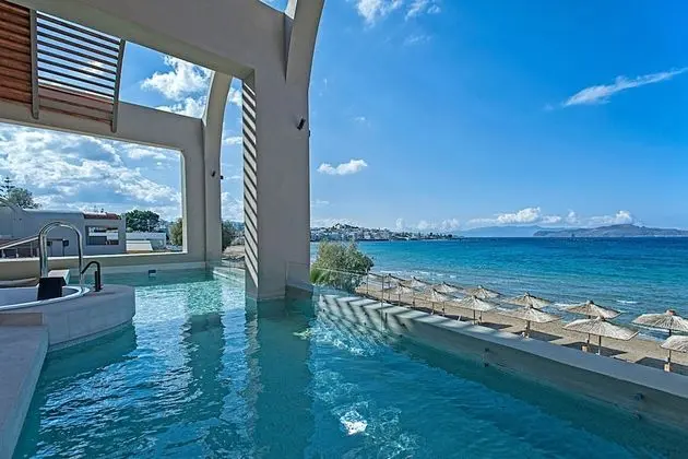 Ultimate Haven, Sea Front with Private Pool