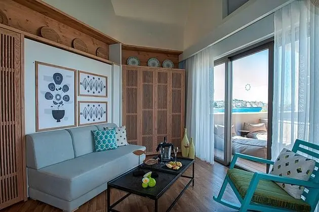 Ultimate Haven, Sea Front with Private Pool