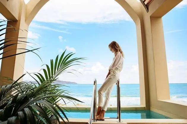 Ultimate Haven, Sea Front with Private Pool