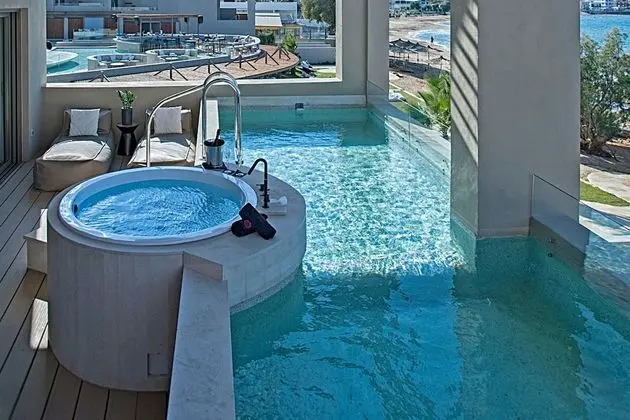 Ultimate Haven, Sea Front with Private Pool