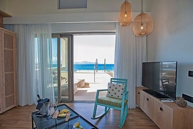 Ultimate Haven, Sea Front with Private Pool