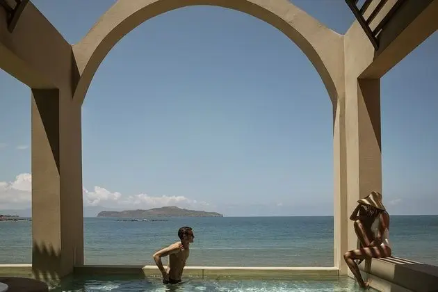 Ultimate Haven, Sea Front with Private Pool