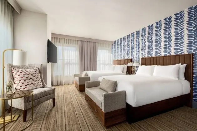 Oda, 2 Büyük (Queen) Boy Yatak