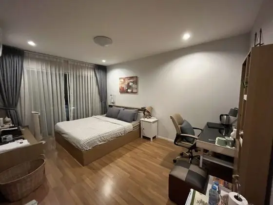 Basic Oda, 1 En Büyük (King) Boy Yatak, Şehir Manzaralı
