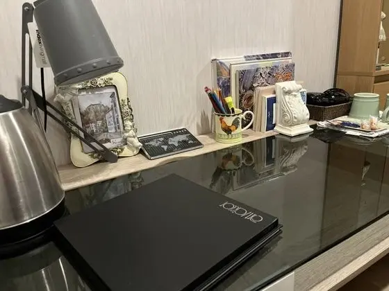 Basic Oda, 1 En Büyük (King) Boy Yatak, Şehir Manzaralı