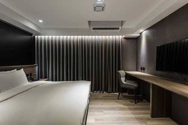 Queen Room